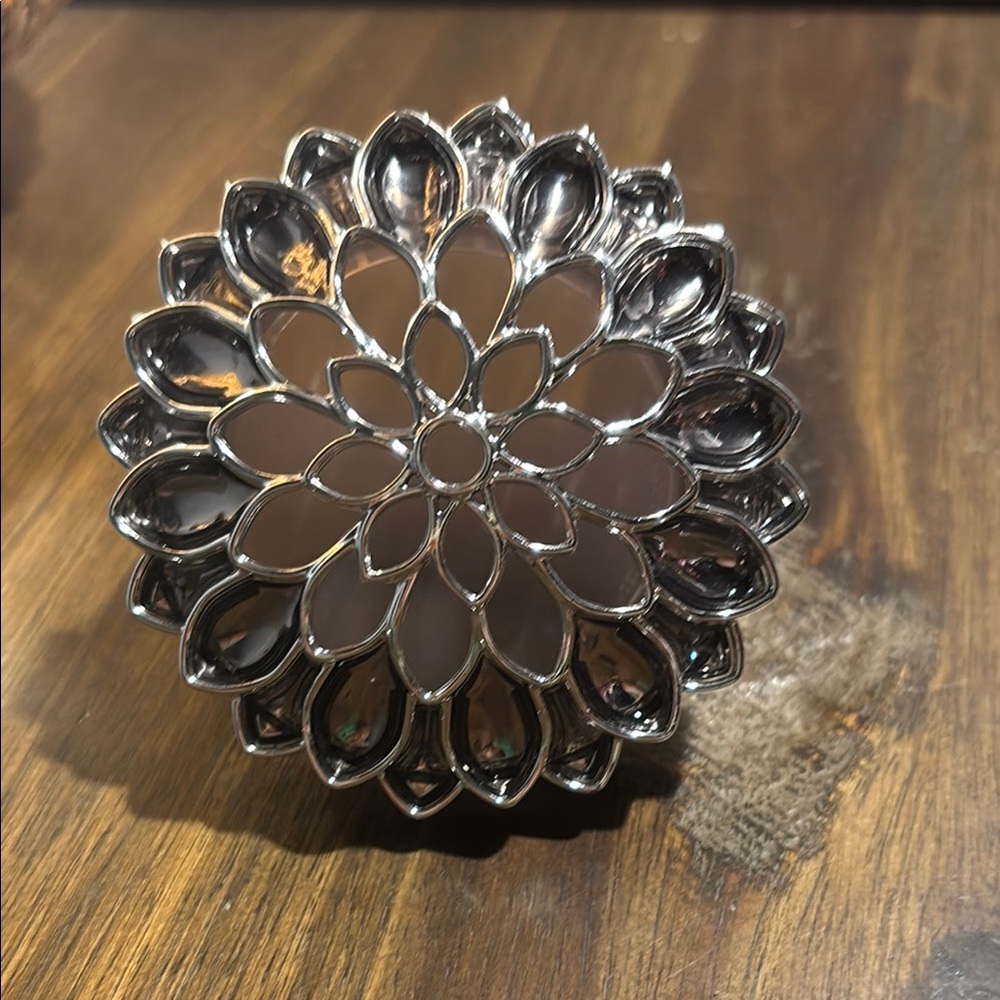 Floral Bloom Car Fragrance Holder